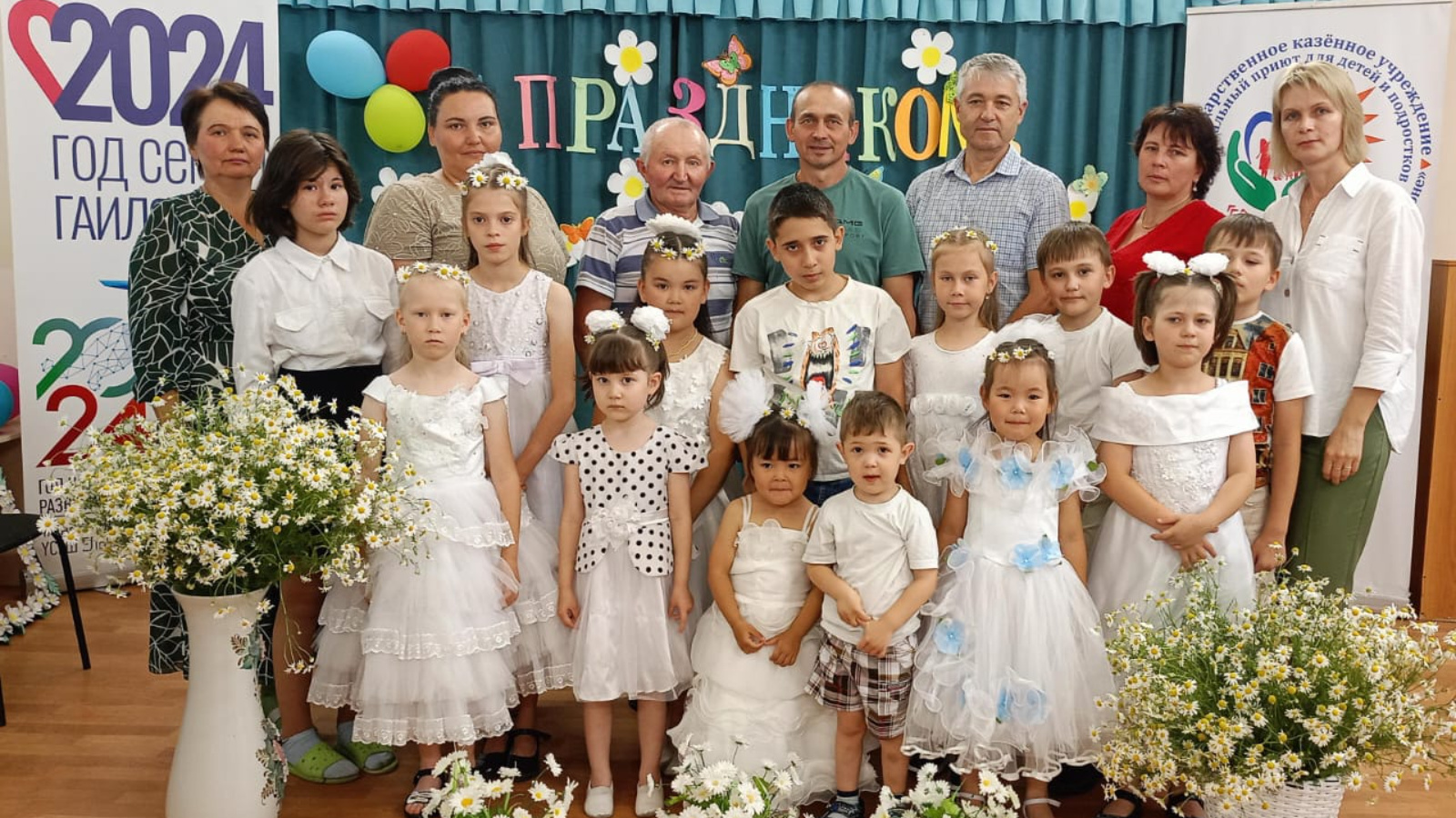 Население елабуги 2024. Елабуга достопримечательности фото. Спасский храм елабуга. Население елабуги 2024. Елабуга.